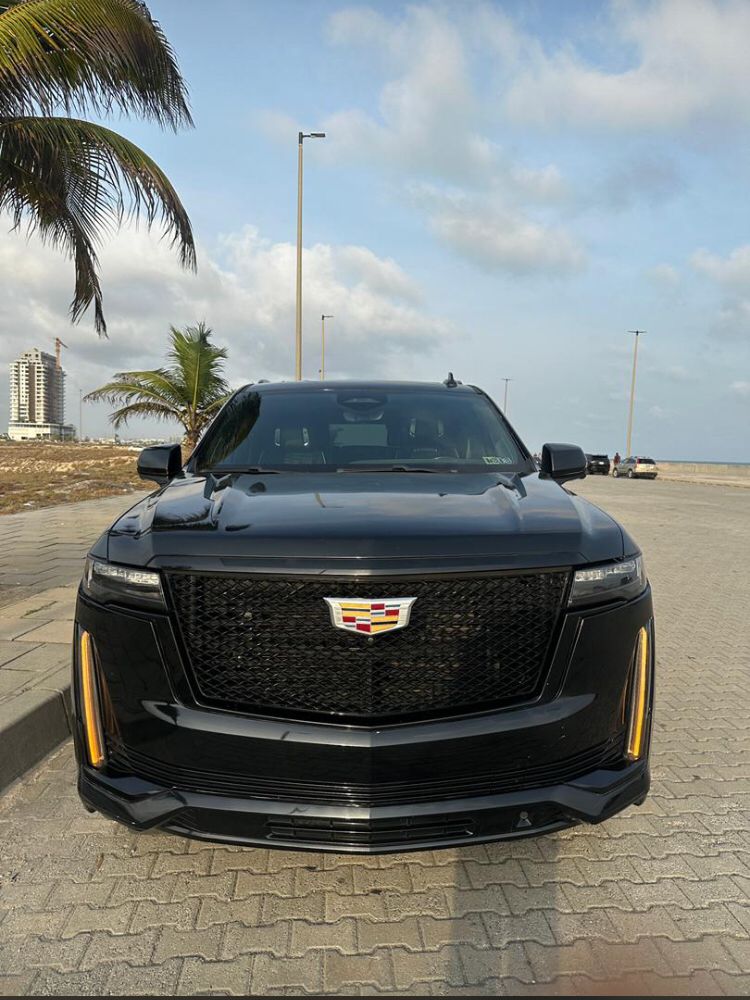 Airport Pickup - CADILLAC ESCALADE