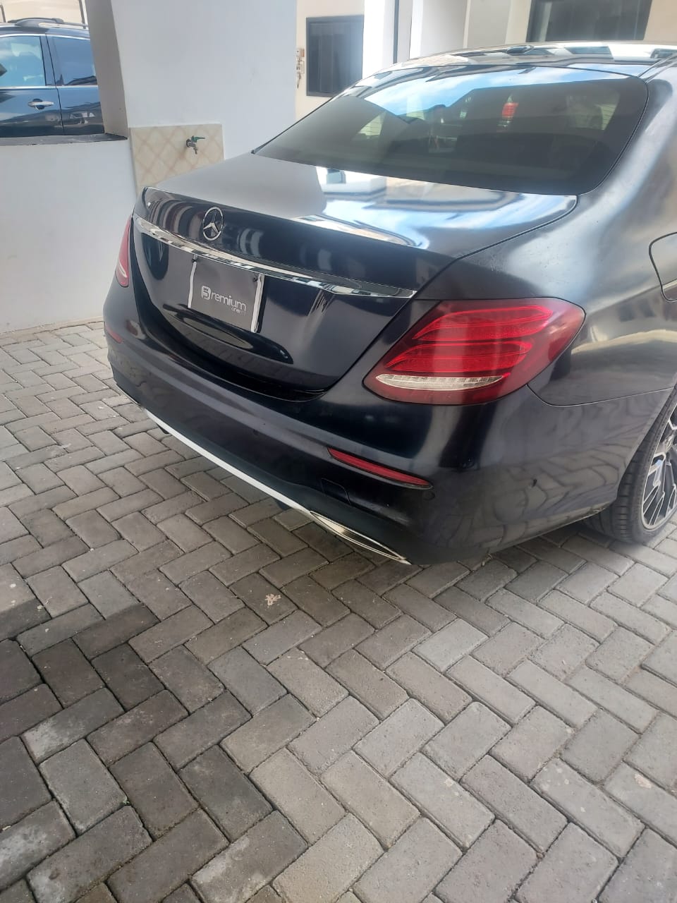 Airport Pickup - BENZ 2018 E CLASS